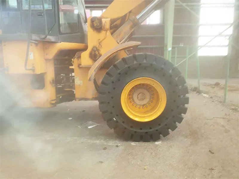 برازیل میں ایک شیشے کی فیکٹری میں 23.5-25 ٹھوس ٹائر استعمال کیے گئے ہیں